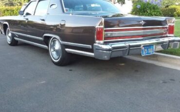 Lincoln-Town-car-1979-Dark-metallic-brown-Black-Cloth-8