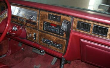 Lincoln-Town-car-1979-Red-Red-Leather-3
