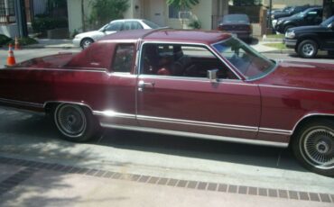 Lincoln-Town-car-1979-Red-Red-Leather-8