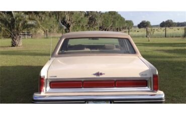 Lincoln-Town-car-1981-Cream-Gold-12