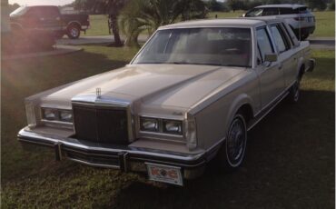 Lincoln-Town-car-1981-Cream-Gold-9