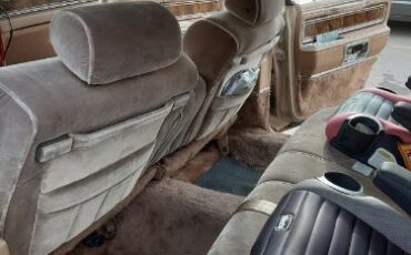 Lincoln-Town-car-1984-2