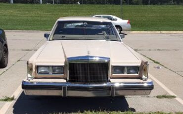Lincoln-Town-car-1984