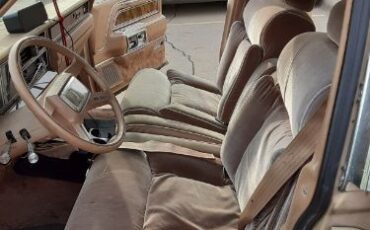 Lincoln-Town-car-1984-4