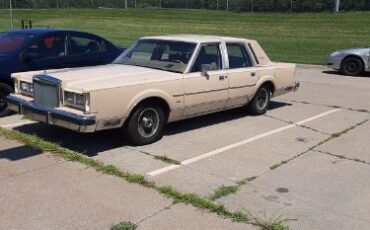 Lincoln-Town-car-1984-8
