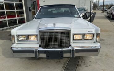 Lincoln-Town-car-1986-WhiteBlue-Top-1