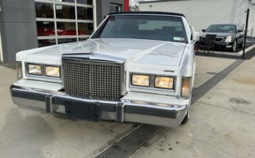 Lincoln-Town-car-1986-WhiteBlue-Top-2