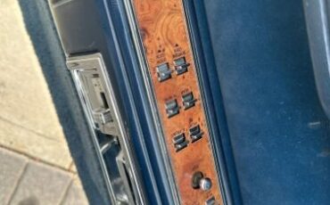 Lincoln-Town-car-1986-WhiteBlue-Top-26