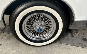Lincoln-Town-car-1986-WhiteBlue-Top-32