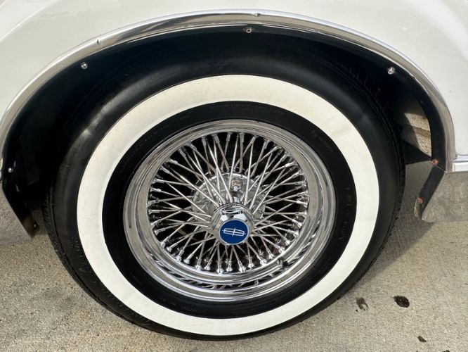 Lincoln-Town-car-1986-WhiteBlue-Top-33