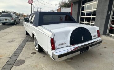 Lincoln-Town-car-1986-WhiteBlue-Top-35