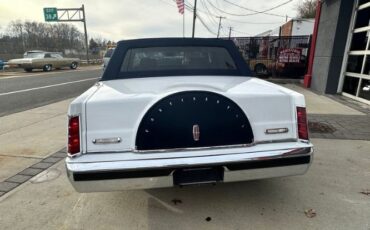 Lincoln-Town-car-1986-WhiteBlue-Top-37
