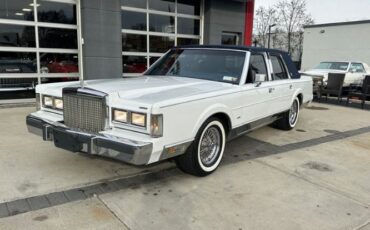Lincoln-Town-car-1986-WhiteBlue-Top