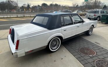 Lincoln-Town-car-1986-WhiteBlue-Top-40