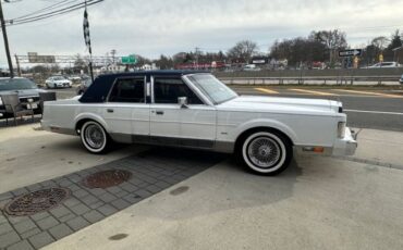 Lincoln-Town-car-1986-WhiteBlue-Top-45