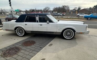 Lincoln-Town-car-1986-WhiteBlue-Top-46