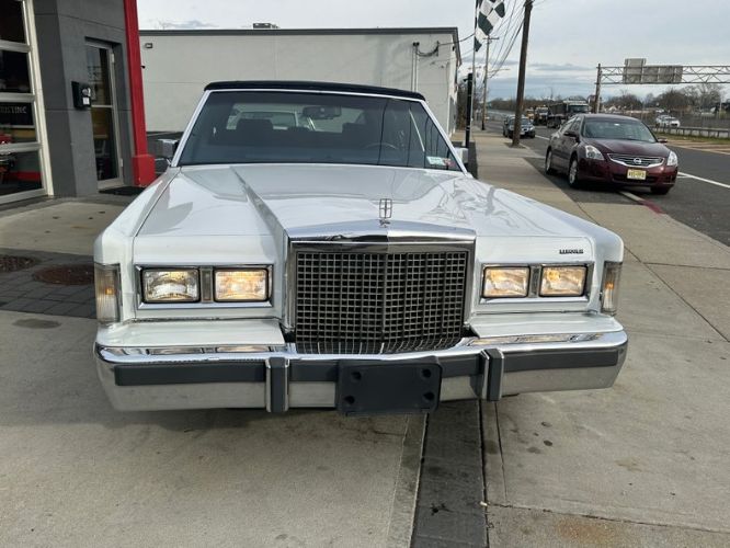 Lincoln-Town-car-1986-WhiteBlue-Top-49