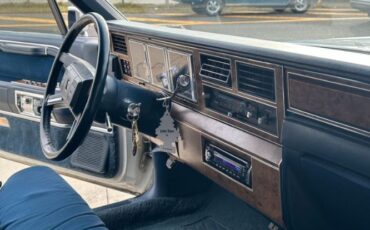 Lincoln-Town-car-1986-WhiteBlue-Top-5
