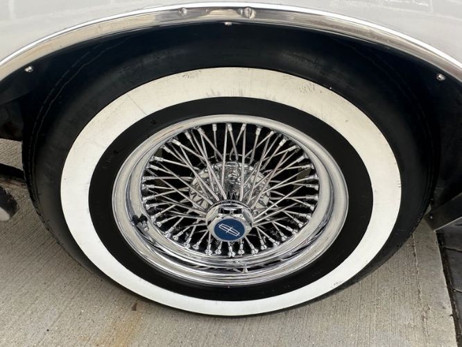Lincoln-Town-car-1986-WhiteBlue-Top-9