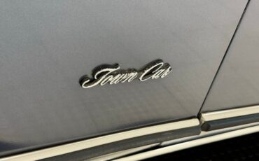 Lincoln-Town-car-1987-Glacier-Blue-Shadow-Blue-20