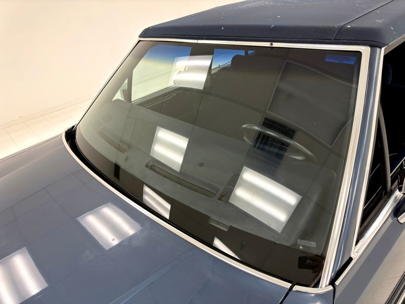 Lincoln-Town-car-1987-Glacier-Blue-Shadow-Blue-21