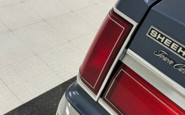 Lincoln-Town-car-1987-Glacier-Blue-Shadow-Blue-27