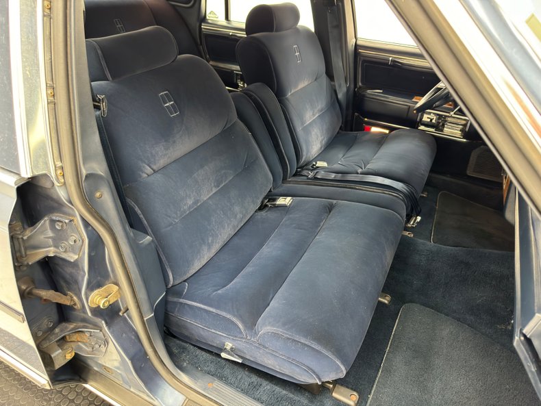 Lincoln-Town-car-1987-Glacier-Blue-Shadow-Blue-4
