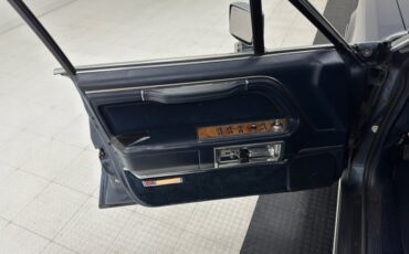 Lincoln-Town-car-1987-Glacier-Blue-Shadow-Blue-41