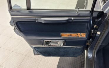 Lincoln-Town-car-1987-Glacier-Blue-Shadow-Blue-44