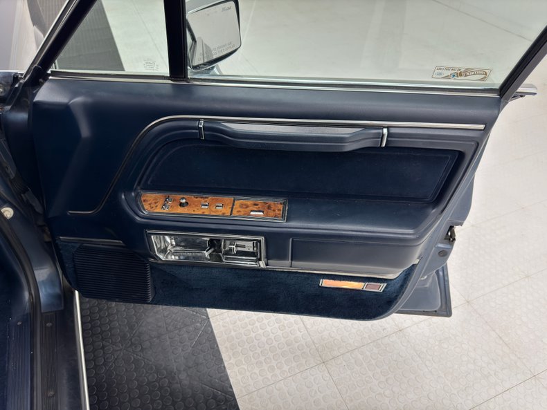 Lincoln-Town-car-1987-Glacier-Blue-Shadow-Blue-45