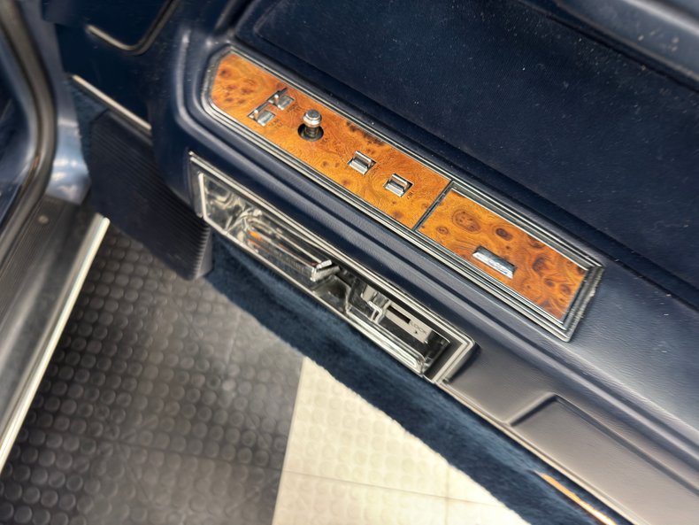 Lincoln-Town-car-1987-Glacier-Blue-Shadow-Blue-46