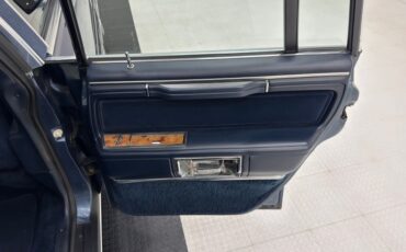 Lincoln-Town-car-1987-Glacier-Blue-Shadow-Blue-47