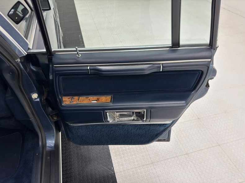 Lincoln-Town-car-1987-Glacier-Blue-Shadow-Blue-47
