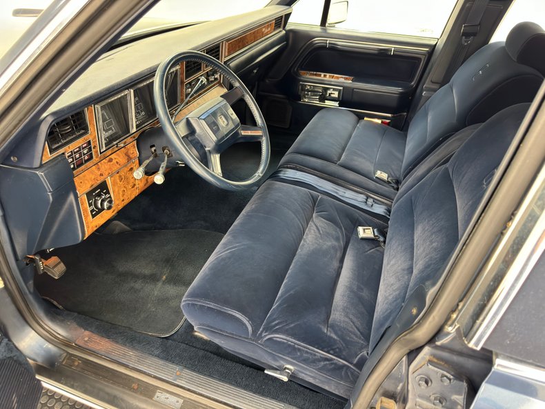 Lincoln-Town-car-1987-Glacier-Blue-Shadow-Blue-49