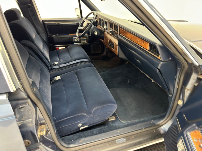 Lincoln-Town-car-1987-Glacier-Blue-Shadow-Blue-5