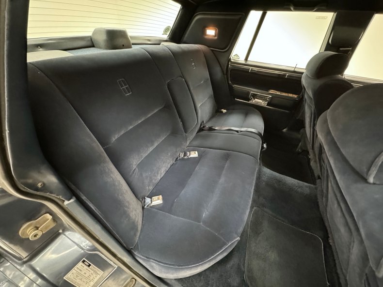 Lincoln-Town-car-1987-Glacier-Blue-Shadow-Blue-6