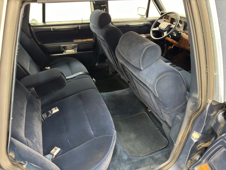Lincoln-Town-car-1987-Glacier-Blue-Shadow-Blue-8