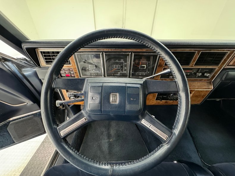 Lincoln-Town-car-1987-Glacier-Blue-Shadow-Blue-9