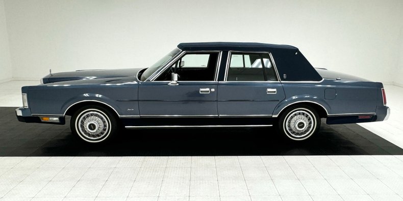 Lincoln-Town-car-1987-Glacier-Blue-Shadow-Blue