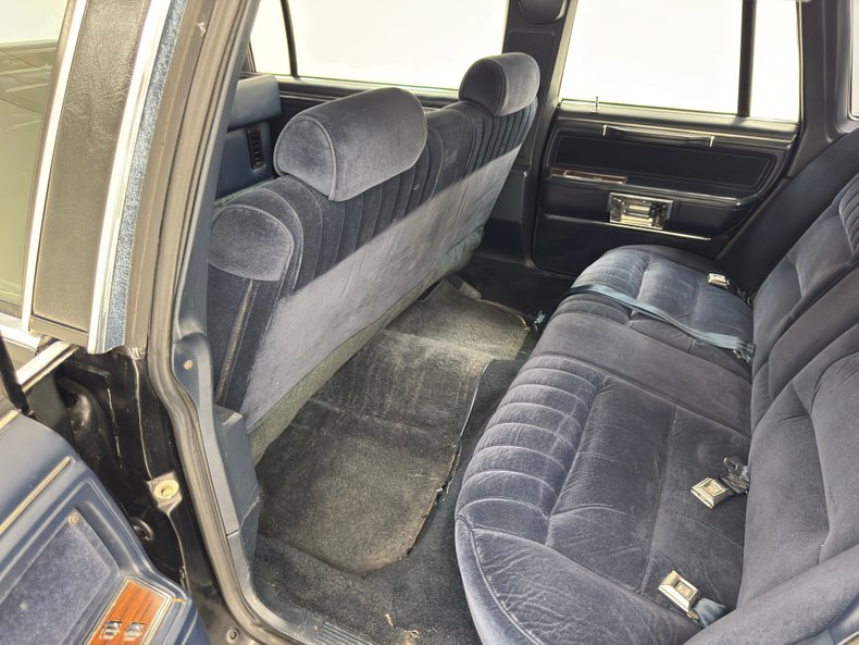 Lincoln-Town-car-1988-Black-Blue-10