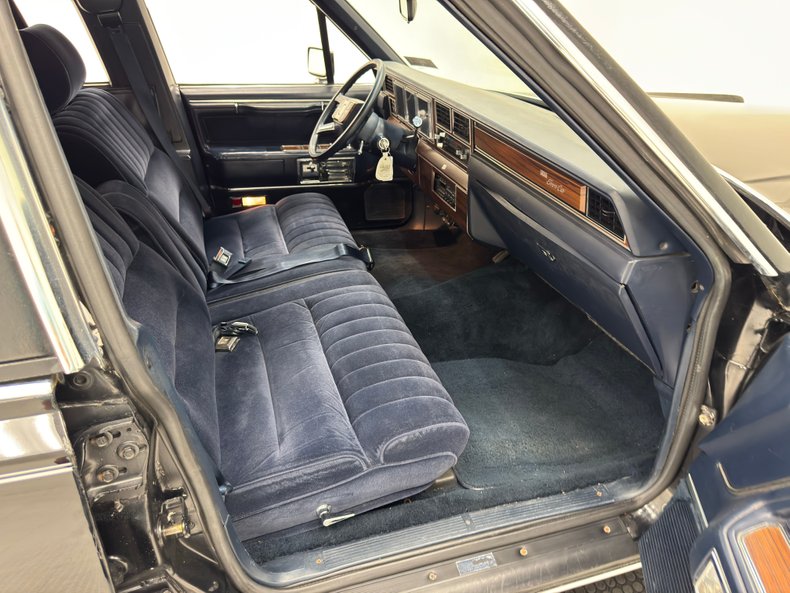 Lincoln-Town-car-1988-Black-Blue-14