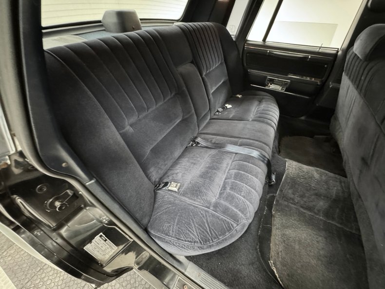Lincoln-Town-car-1988-Black-Blue-15