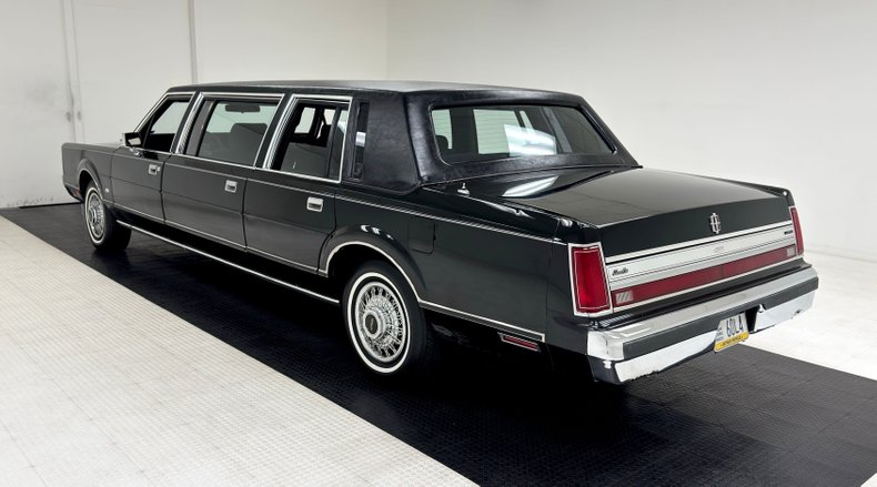 Lincoln-Town-car-1988-Black-Blue-2