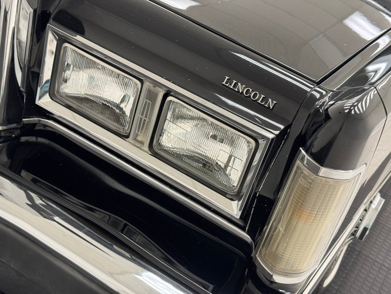 Lincoln-Town-car-1988-Black-Blue-21