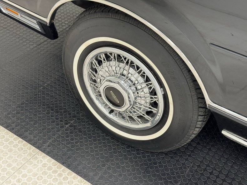 Lincoln-Town-car-1988-Black-Blue-22