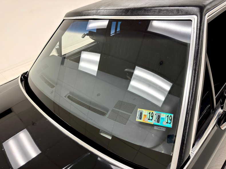 Lincoln-Town-car-1988-Black-Blue-24