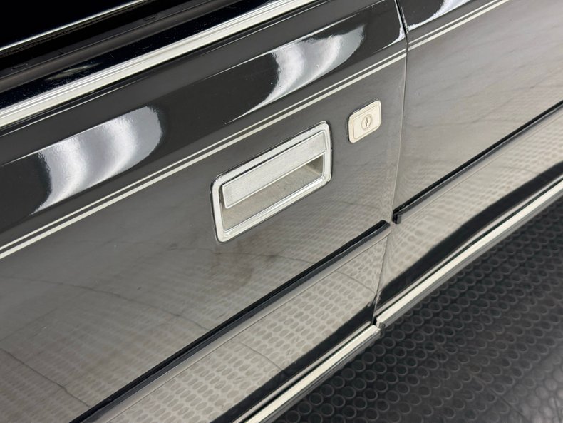 Lincoln-Town-car-1988-Black-Blue-26