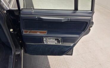 Lincoln-Town-car-1988-Black-Blue-3
