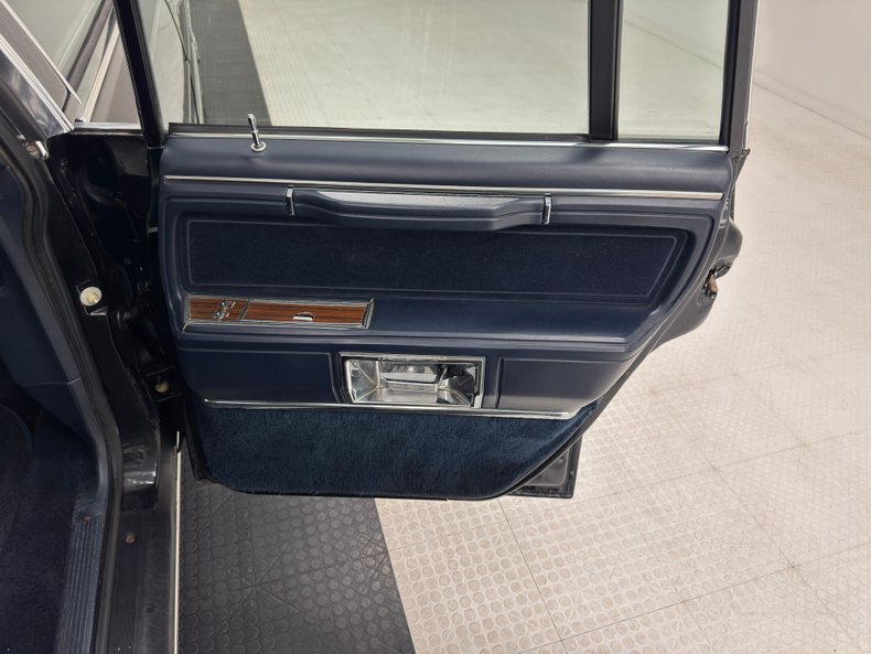 Lincoln-Town-car-1988-Black-Blue-3