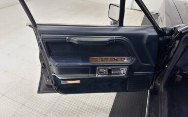 Lincoln-Town-car-1988-Black-Blue-42